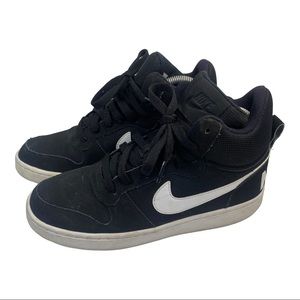 Womens size 7.5 Nike Court Borough Mid
